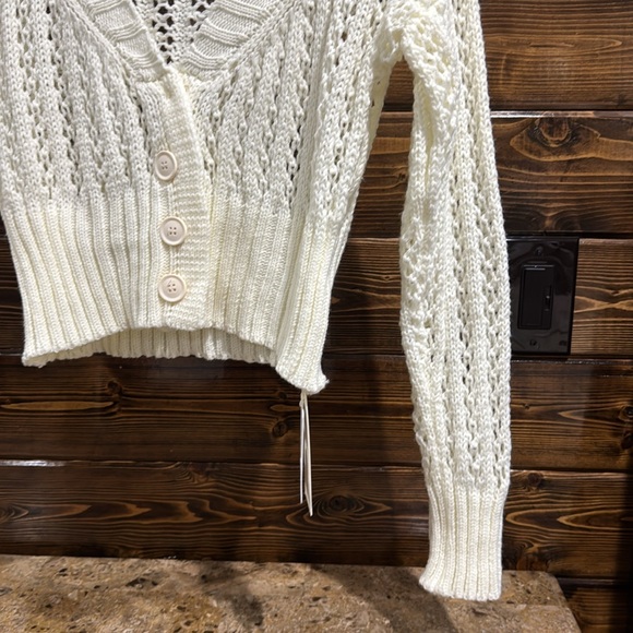 Commense Cropped Cardigan - Picture 3 of 11